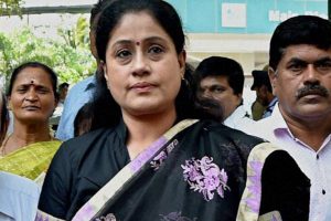 Ramulamma fires on Jagga Reddy over his KCR related remarks