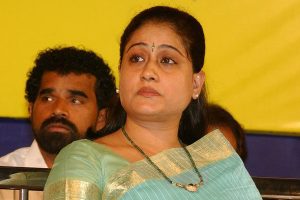 Vijayashanti targets MIM, comments on Charminar, Taj Mahal