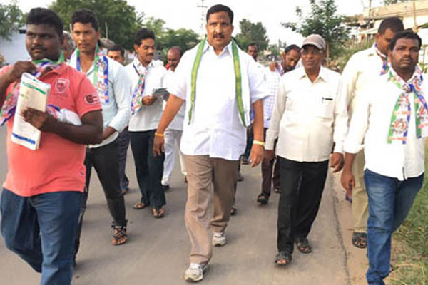 YSRCP Leader Yadam Balaji at Chandrababu Residence