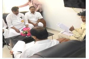 Chandrababu Naidu stages sit-in to protest EC bias