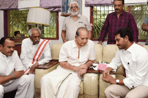 YS Jagan Pay Homage to VijayaNirmala