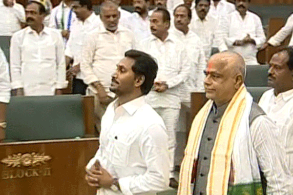 Jagan team ragging leaves Naidu expressionless