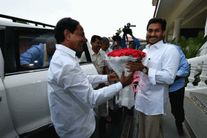 KCR, Jagan met in Hyderabad
