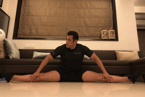 Salman Khan flaunts flexibility with a perfect split