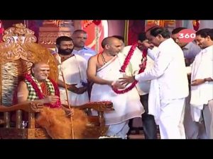 Video: Jagan and KCR attends Visakha Sri Sarada Peetham Heir-Incarnation