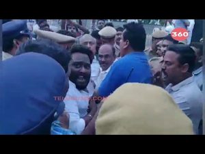 Video: V Hanumantha Rao tries to destroy YSR statue