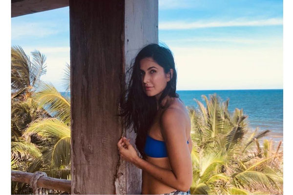 Katrina scorches in swimwear on Mexico beach