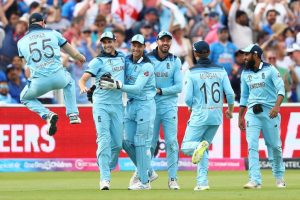 Clinical England beat India to keep semis hopes alive