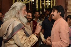 Photos : Pawan Kalyan , Amitab on SyeRaa sets