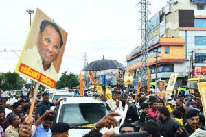 Sea of humanity – Tearful farewell to Kodela