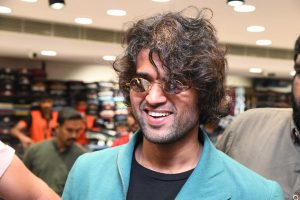 Vijay Devarakonda Launches KLM Shopping Mall