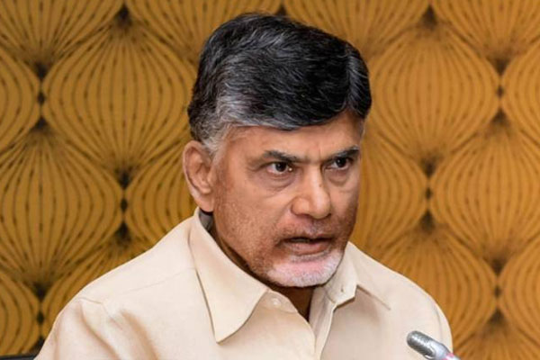 YCP leaders pelt stones at Naidu bus: Amaravati tour