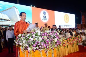 Uddhav takes oath as Maha CM, 6 Ministers also sworn in