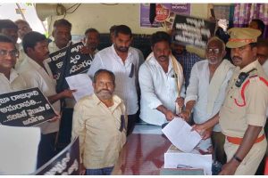 Mangalagiri MLA missing: Farmers’ police complaint
