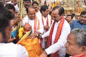Telangana Governor, CM offer prayers to tribal deities