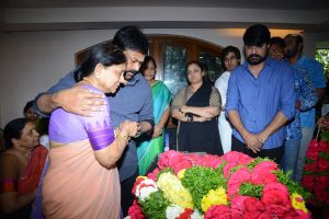 Celebs pay homage to Srikanth Father