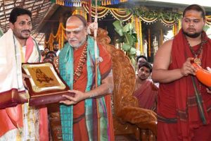 Jagan goes KCR way, performs ‘havanam’ at Sri Sarada Peetham!