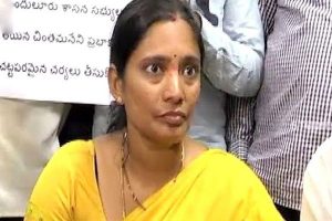 Farmers attack Tahsildar Vanajakshi