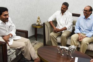 Tollywood big producers call on Jagan! What’s up?