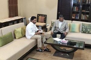 Jagan meets Union Law Minister for Judicial Capital