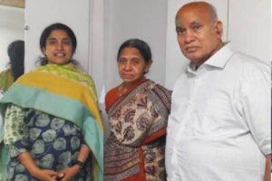 Y S Bharathi’s father unwell, Jagan reaches Hyderabad