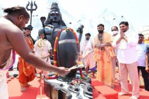 Jagan offers ‘Siva Ratri’ puja at Gudiwada