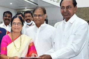 KCR to make PV’s daughter Vani Devi as TS Legislative Council chairperson!