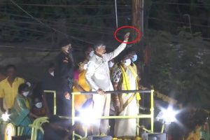 Stone pelting in Naidu’s Tirupati campaigning, Naidu sits on flash dharna