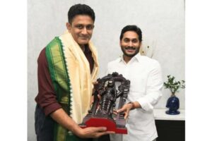 Anil Kumble meets Andhra CM, discusses sports univ