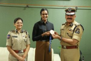 Hyderabad police felicitates Sindhu