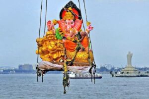 Telangana HC refuses to allow immersion of PoP idols in Hussain Sagar