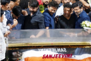 Chiranjeevi, Venkatesh pay homage, shed tears for Puneeth