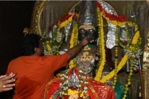 RGV offers whisky to Goddess