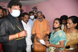 Andhra ministers hand over Rs 50 lakh ex-gratia to soldier’s family