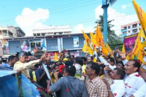 Naidu tours in flood hit mandals of Bhadrachalam