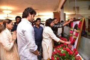 Celebrities Pay Tribute To Superstar Krishna