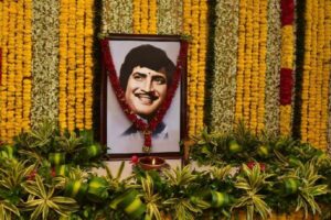 Hundreds of fans pay last respects to veteran Tollywood actor Krishna