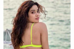 Pic Talk: Janhvi Kapoor slips into a Bikini