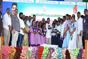 From slates to tabs, digital gap narrowing in AP