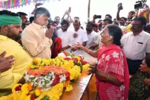 Naidu pays tributes to TDP activists died in Kandukur incident