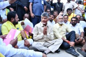 Naidu holds protest on road in Kuppam