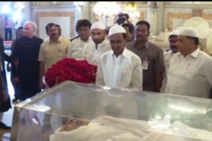 Body of titular 8th Nizam brought to Hyderabad, CM pays tribute