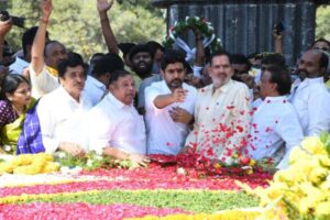 Lokesh pays tributes to NTR ahead of 4,000 km-long padyatra