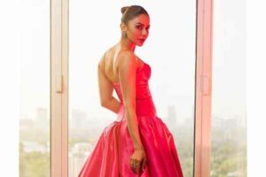 Pic Talk: Rakul Preet Mesmerizes Like a Cinderella