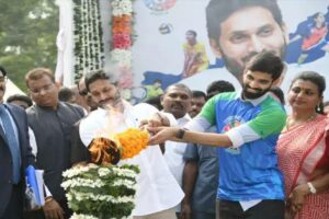 Guntur corporators boycott Aadudam Andhra