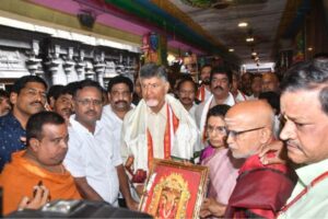 Naidu offers prayers at Durga temple in Vijayawada