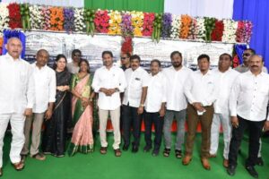 Jagan asks people to be wary of TDP, JS