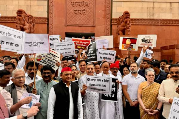 INDIA bloc leaders protests over union budget