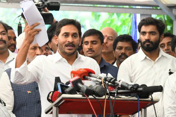 Jagan holds protest, national leaders express solidarity