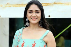 Mrunal Thakur signs a Bollywood Biggie